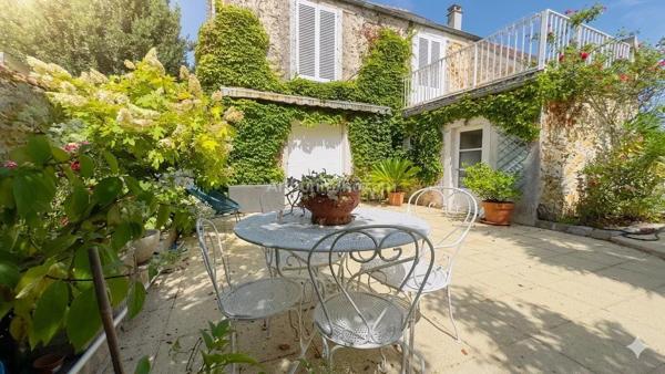 Vente                                                      Maison
                        
                     8 pièces                      170 m2                     à Pringy
