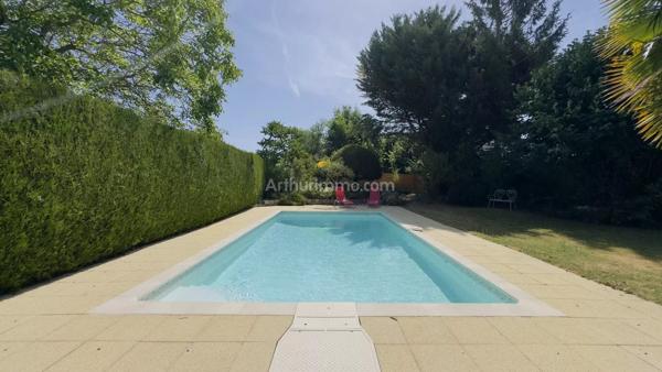 Vente                                                      Maison
                        
                     8 pièces                      170 m2                     à Pringy