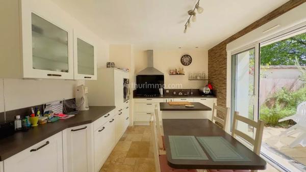 Vente                                                      Maison
                        
                     8 pièces                      170 m2                     à Pringy