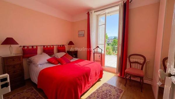 Vente                                                      Maison
                        
                     8 pièces                      170 m2                     à Pringy