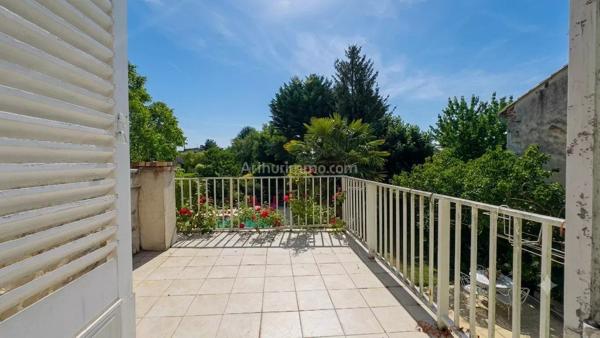 Vente                                                      Maison
                        
                     8 pièces                      170 m2                     à Pringy