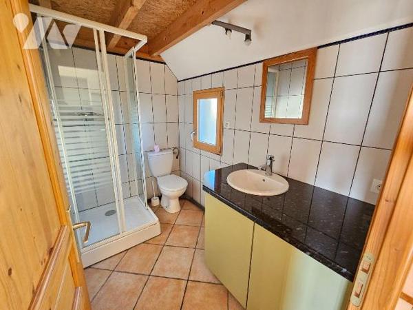 Quartier des Rimains à Cancale, maison indépendante, de 172m2 avec aperçu mer, comprenant, au r...