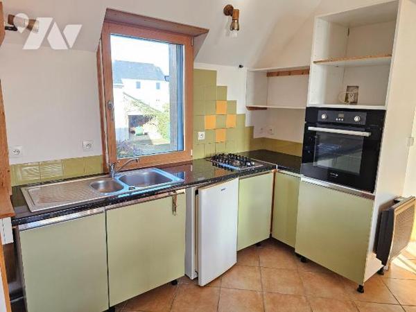 Quartier des Rimains à Cancale, maison indépendante, de 172m2 avec aperçu mer, comprenant, au r...