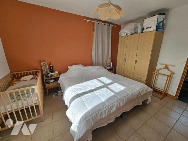 Quartier des Rimains à Cancale, maison spacieuse de 172m2 avec aperçu mer, comprenant, au rez-d...