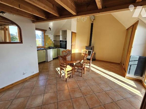Quartier des Rimains à Cancale, maison indépendante, de 172m2 avec aperçu mer, comprenant, au r...