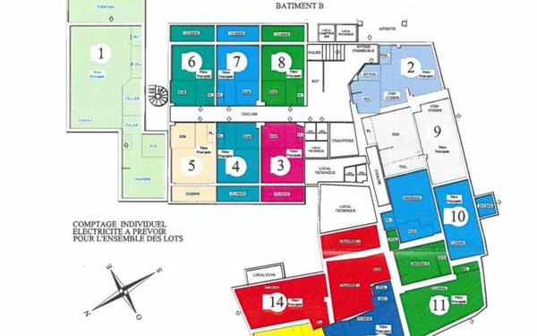 Immeuble à vendre    40 pièces • 906 m2 Simiane-Collongue