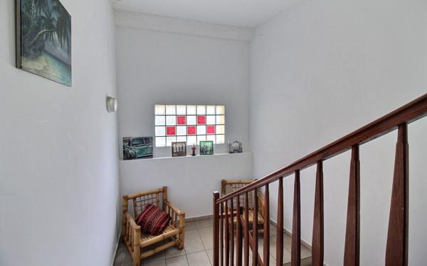 Immeuble à vendre    40 pièces • 906 m2 Simiane-Collongue