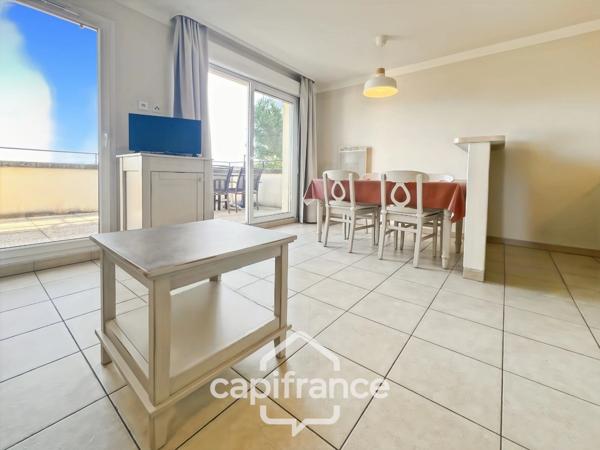 Domaine de Pont ROYAL entre CIEL & LUBERON  appartement soigné de 40 m2 dernier étage vue panoramique avec terrasse secteur et piscine résidentielle