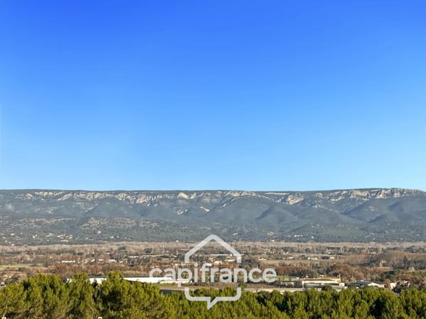 Domaine de Pont ROYAL entre CIEL & LUBERON  appartement soigné de 40 m2 dernier étage vue panoramique avec terrasse secteur et piscine résidentielle