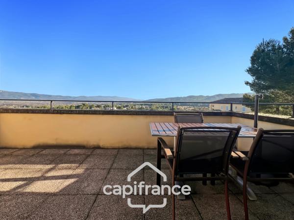 Domaine de Pont ROYAL entre CIEL & LUBERON  appartement soigné de 40 m2 dernier étage vue panoramique avec terrasse secteur et piscine résidentielle