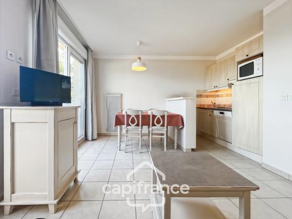 Domaine de Pont ROYAL entre CIEL & LUBERON  appartement soigné de 40 m2 dernier étage vue panoramique avec terrasse secteur et piscine résidentielle