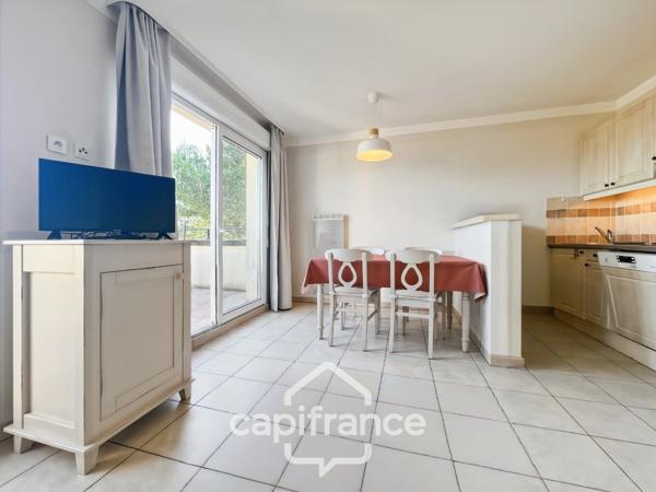 Domaine de Pont ROYAL entre CIEL & LUBERON  appartement soigné de 40 m2 dernier étage vue panoramique avec terrasse secteur et piscine résidentielle