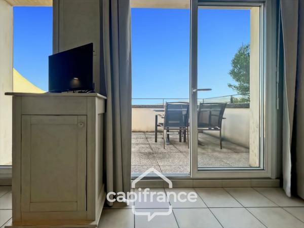 Domaine de Pont ROYAL entre CIEL & LUBERON  appartement soigné de 40 m2 dernier étage vue panoramique avec terrasse secteur et piscine résidentielle