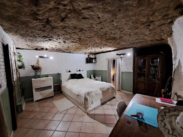 Maison semi-troglodyte de caractère – 125 m² – Fort potentiel – Saint-Étienne-de-Chigny