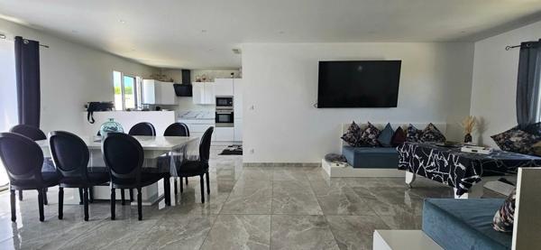 pavillon  plain pied 86 m2 habitables, 3 chambres, terrain 558 m2
