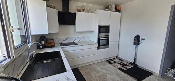 pavillon  plain pied 86 m2 habitables, 3 chambres, terrain 558 m2