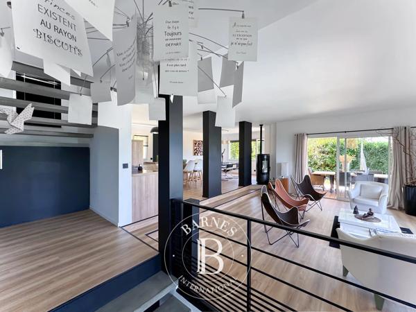 Aix-les-Bains, Maison 4 Chambres -  245 m² à vendre