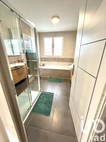 Maison 6 pièces de 166 m² à Izon (33450)