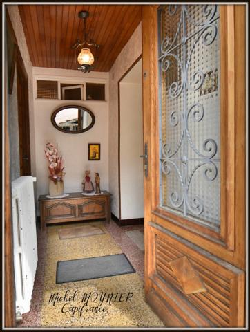 Appartement de 97 m² dans une maison de 600 m² de potentiel énorme, (05), à LA ROCHE DE RAME