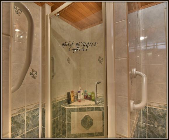 Appartement de 97 m² dans une maison de 600 m² de potentiel énorme, (05), à LA ROCHE DE RAME