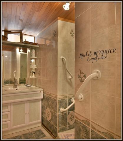 Appartement de 97 m² dans une maison de 600 m² de potentiel énorme, (05), à LA ROCHE DE RAME