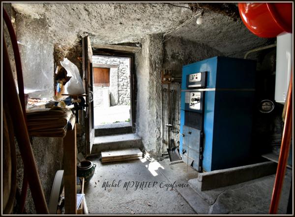 Appartement de 97 m² dans une maison de 600 m² de potentiel énorme, (05), à LA ROCHE DE RAME