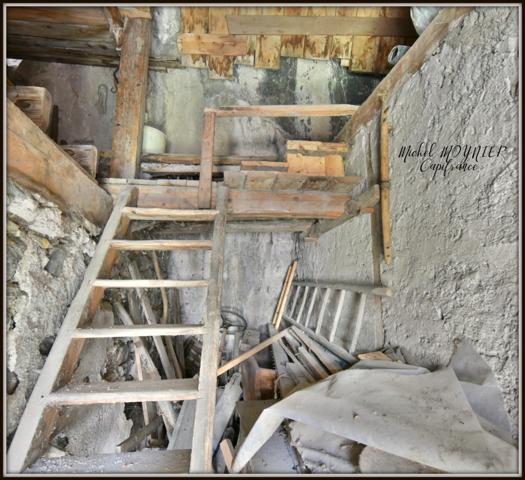 Appartement de 97 m² dans une maison de 600 m² de potentiel énorme, (05), à LA ROCHE DE RAME