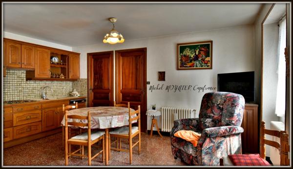 Appartement de 97 m² dans une maison de 600 m² de potentiel énorme, (05), à LA ROCHE DE RAME