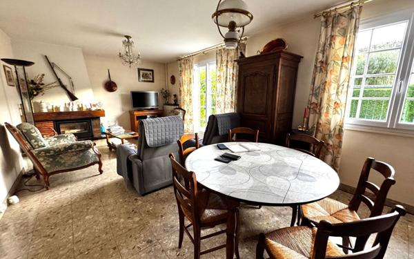 Maison à vendre    5 pièces • 103 m2 Saint-Léger-du-Bourg-Denis