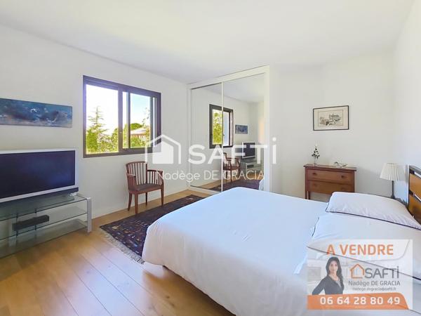 Sublime propriété contemporaine T6 sur les coteaux