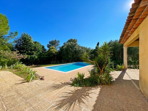 VILLA INDIVIDUELLE DE TYPE 5 PIÈCES AVEC PISCINE