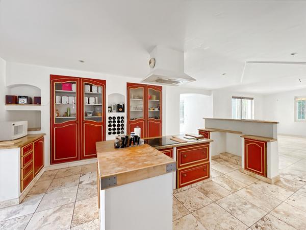 VILLA INDIVIDUELLE DE TYPE 5 PIÈCES AVEC PISCINE