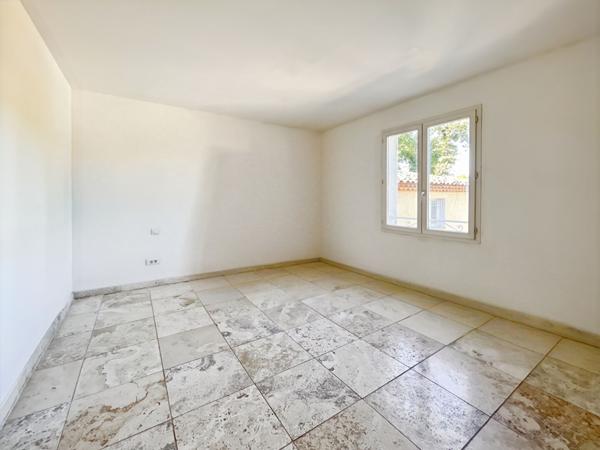 VILLA INDIVIDUELLE DE TYPE 5 PIÈCES AVEC PISCINE