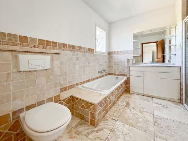 VILLA INDIVIDUELLE DE TYPE 5 PIÈCES AVEC PISCINE