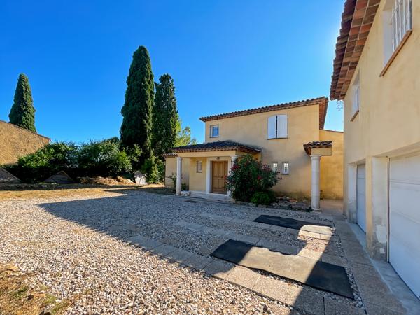 VILLA INDIVIDUELLE DE TYPE 5 PIÈCES AVEC PISCINE