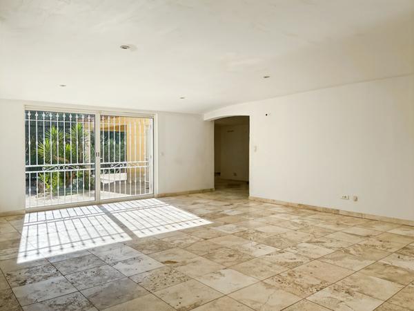 VILLA INDIVIDUELLE DE TYPE 5 PIÈCES AVEC PISCINE