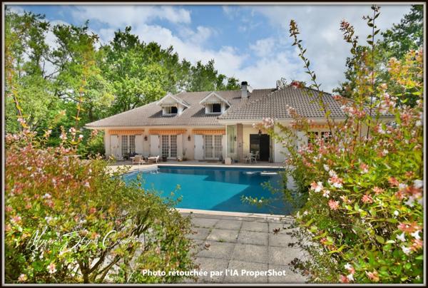 Propriete à vendre 8 pièces  de 350 m² environ à MIMIZAN (40) avec lac privatif, cadre exceptionnel