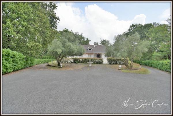 Propriete à vendre 8 pièces  de 350 m² environ à MIMIZAN (40) avec lac privatif, cadre exceptionnel
