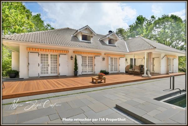 Propriete à vendre 8 pièces  de 350 m² environ à MIMIZAN (40) avec lac privatif, cadre exceptionnel