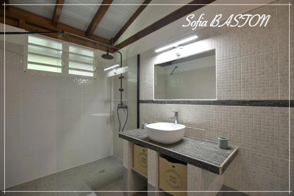 LES TROIS ILETS VILLA P6 bis -165 m² Hab / - Terrain de 986,00 m² - Piscine - Plain pied - A Vendre Martinique (972),