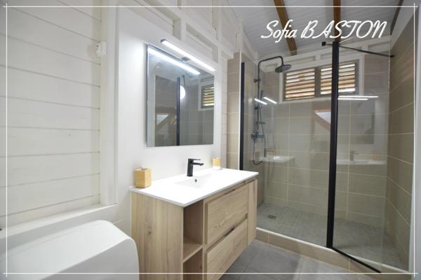 LES TROIS ILETS VILLA P6 bis -165 m² Hab / - Terrain de 986,00 m² - Piscine - Plain pied - A Vendre Martinique (972),