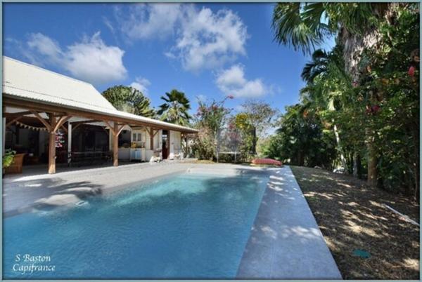 LES TROIS ILETS VILLA P6 bis -165 m² Hab / - Terrain de 986,00 m² - Piscine - Plain pied - A Vendre Martinique (972),