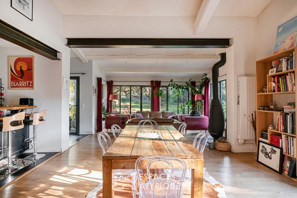 Propriété de charme dans un environnement boisé avec piscine et maison d’hôtes