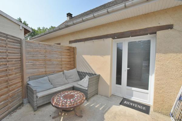 Grande maison familiale de 7 chambres avec logement indépendant, piscine et terrain de près de 4 000 m² !