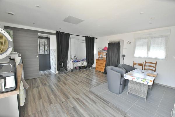 Grande maison familiale de 7 chambres avec logement indépendant, piscine et terrain de près de 4 000 m² !