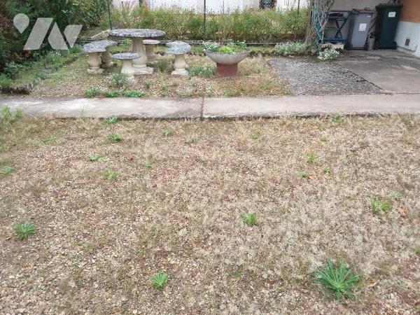 PROCHE CENTRE VILLE DE CONTRES, PROCHE TOUS COMMERCES, ECOLES
Maison à réhabiliter comprenant ...