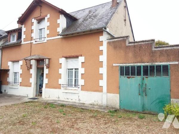 PROCHE CENTRE VILLE DE CONTRES, PROCHE TOUS COMMERCES, ECOLES
Maison à réhabiliter comprenant ...