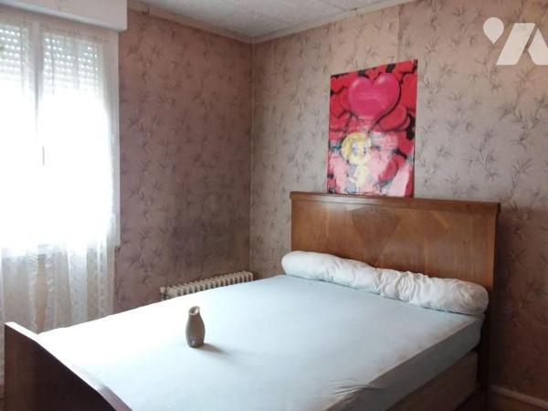 PROCHE CENTRE VILLE DE CONTRES, PROCHE TOUS COMMERCES, ECOLES
Maison à réhabiliter comprenant ...