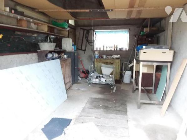 PROCHE CENTRE VILLE DE CONTRES, PROCHE TOUS COMMERCES, ECOLES
Maison à réhabiliter comprenant ...