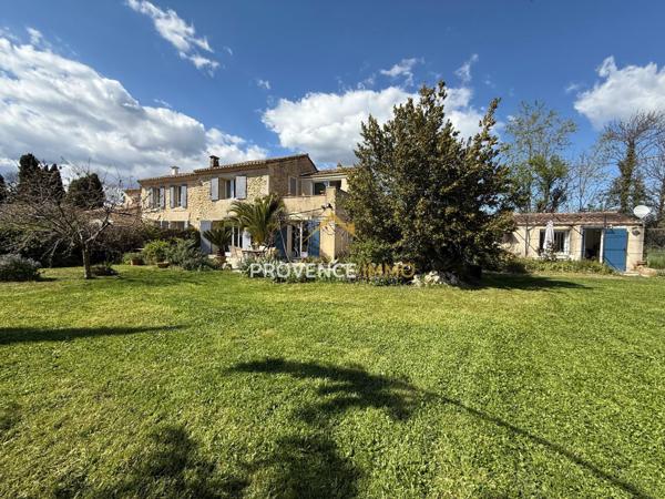 Sénas (13560) Mas mitoyen à la campagne à Sénas : Deux lots disponibles dans un même mas de caractère